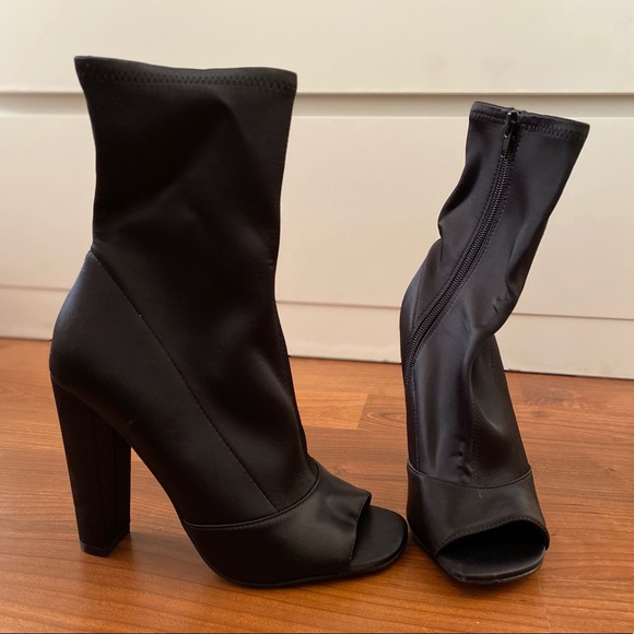 Never worn satin booties - Picture 1 of 6